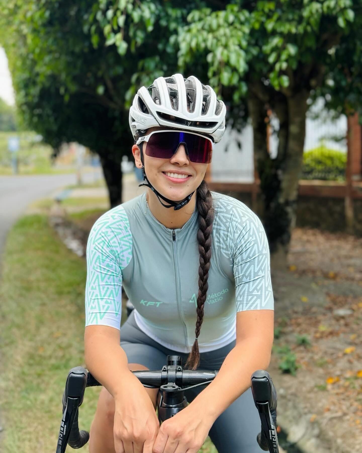 Génesis Ceciliano en bicicleta
